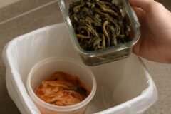 “이틀 지난 나물, 괜찮다고 드셨다가..” 중년 이후 냉장고 반찬 버려야 하는 시점 1위