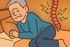 “아침마다 허리 아프다면..” 60대 척추 망가뜨리는 수면 자세 3가지